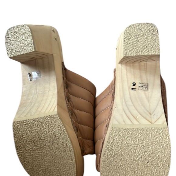 NEW BEEK Roller Clogs in tan - Picture 8 of 8